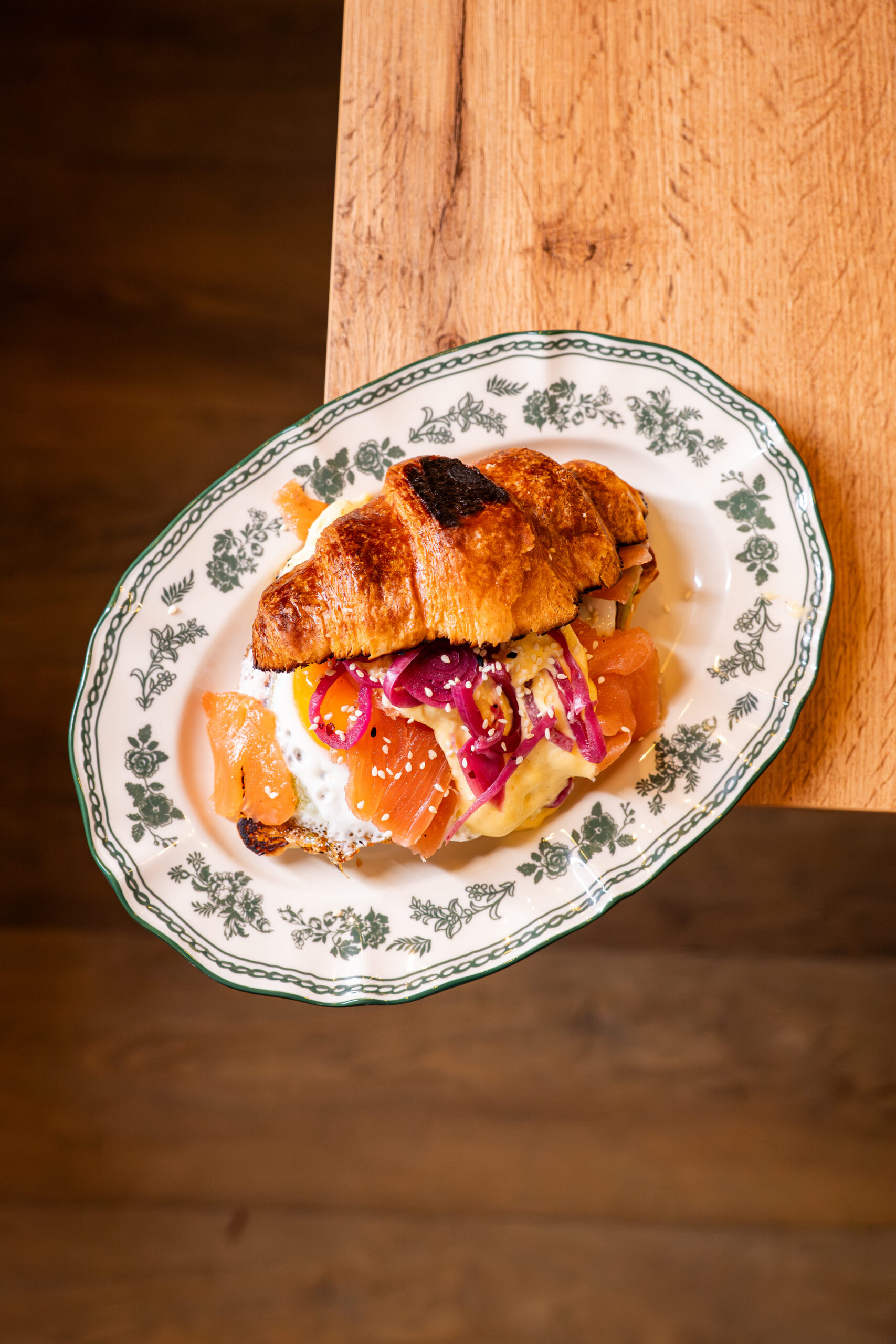 Gefülltes Croissant zum Frühstück bei Gigi's – Café Bar Restaurant Offenburg